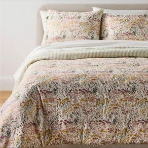 NWT 3pc Full/Queen Reversible Floral and Stripe
Comforter Set Pink/Green